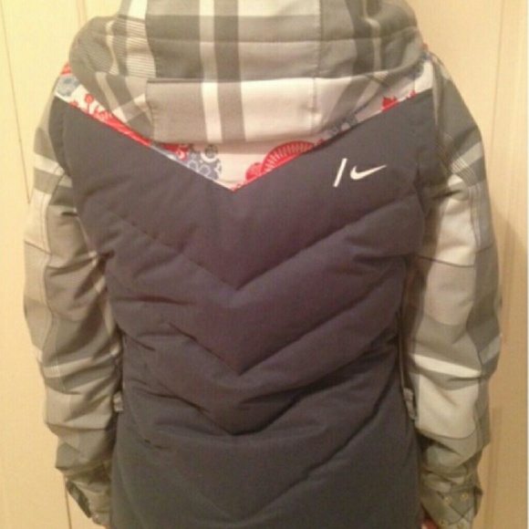 Nike Snow Boarding Jacket - Picture 4 of 5
